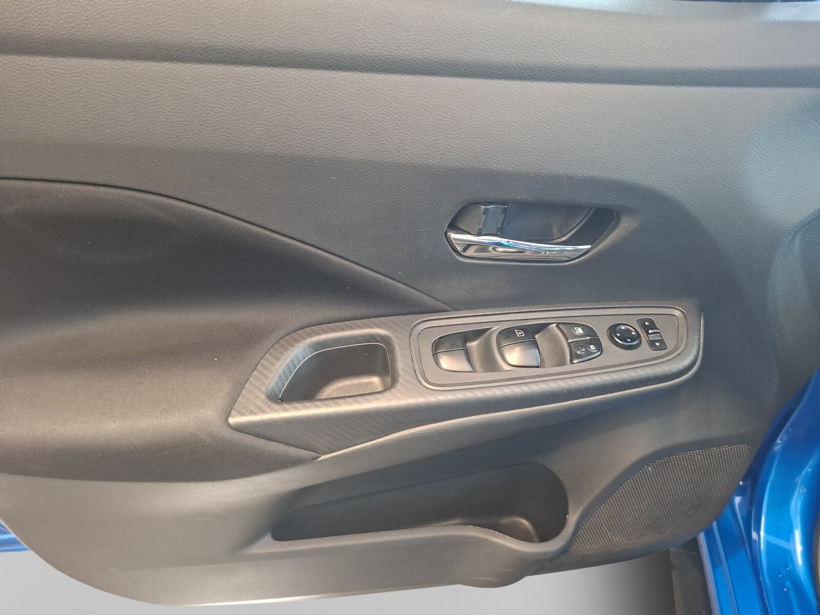 2023 Nissan VERSA ADVANCE CVT 23